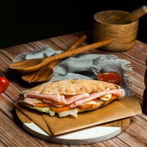 Sendviș cu prosciutto cotto și mozzarella